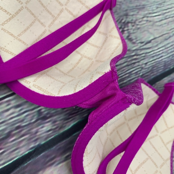 Victoria’s Secret Uplift Bra - Picture 2 of 3